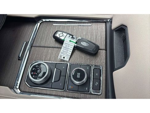 Used 2022 Ford Expedition Max Limited image 23