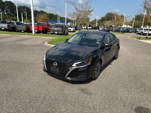 Used 2024 Nissan Altima 2.5 SV FWD image 12
