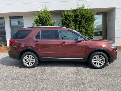 Certified 2018 Ford Explorer XLT w/ Equipment Group 202A AWD/4WD image 2
