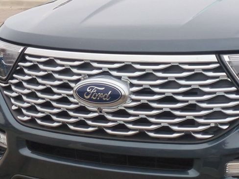 Used 2023 Ford Explorer Platinum w/ Technology Package image 12