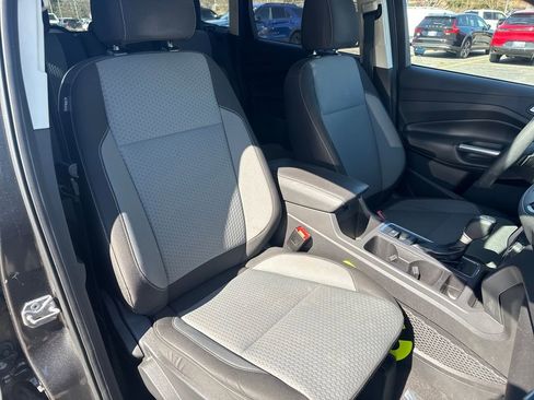 Used 2017 Ford Escape SE image 9