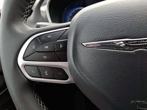 Used 2025 Chrysler Pacifica Select FWD image 21