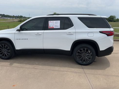 Used 2023 Chevrolet Traverse RS FWD image 6