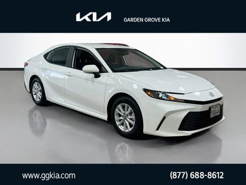 Used 2025 Toyota Camry LE w/ Convenience Package FWD image 1