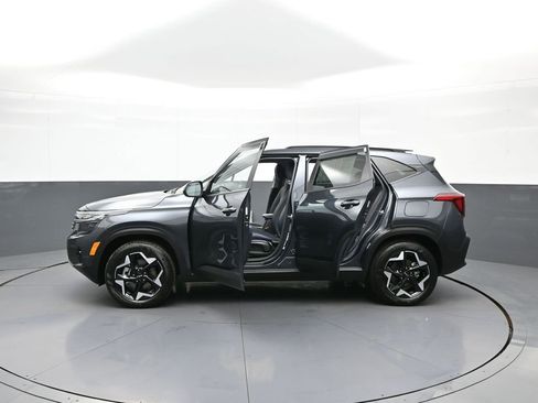 Used 2025 Kia Seltos S AWD/4WD image 42