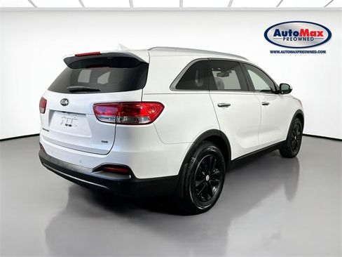 Used 2017 Kia Sorento LX w/ LX Convenience Package image 2