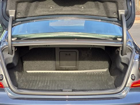 Used 2022 Volvo S60 B5 Momentum w/ Climate Package image 12