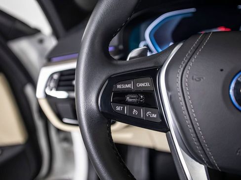 Used 2023 BMW 530e w/ Premium Package image 33