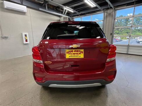 Used 2020 Chevrolet Trax LT w/ Driver Confidence Package FWD image 4