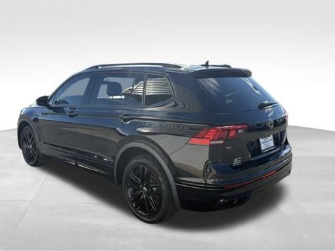 Used 2022 Volkswagen Tiguan SE R-Line image 11