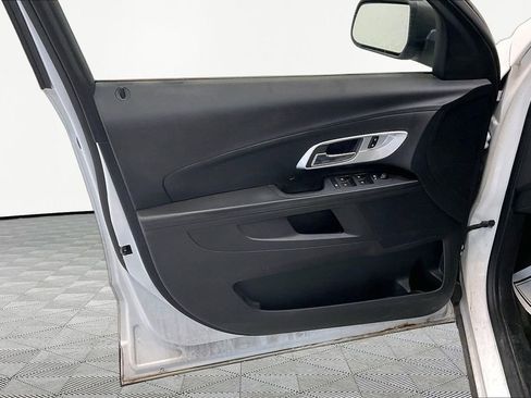 Used 2017 Chevrolet Equinox LS FWD image 21