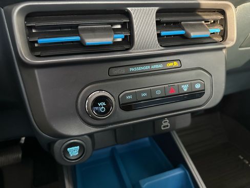 Certified 2025 Ford Maverick XLT w/ XLT Luxury Package FWD image 32