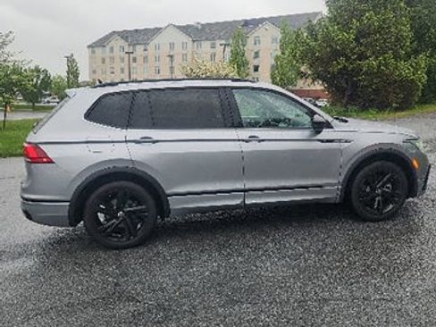 Used 2023 Volkswagen Tiguan SE R-Line FWD image 6