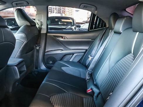Used 2022 Toyota Camry SE image 19