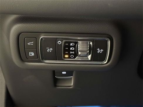 Used 2025 Lincoln Nautilus Reserve image 29