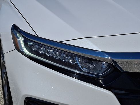 Used 2018 Honda Accord EX image 10
