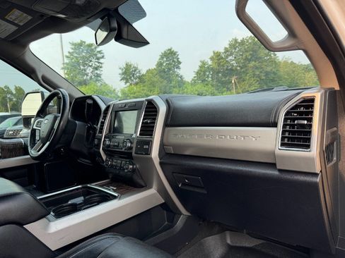 Used 2018 Ford F250 Lariat w/ Lariat Ultimate Package AWD/4WD image 19