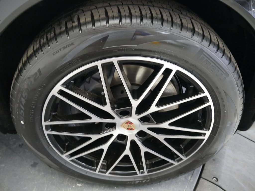 Certified 2026 Porsche Cayenne AWD/4WD image 16