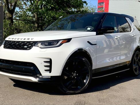 New 2025 Land Rover Discovery Dynamic SE image 1