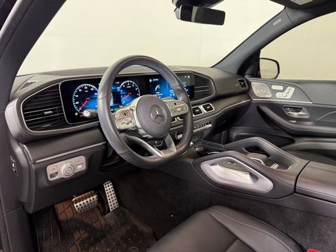 Used 2023 Mercedes-Benz GLS 450 4MATIC image 4