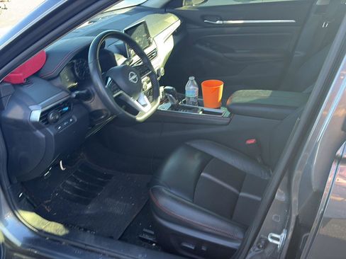 Used 2024 Nissan Altima 2.5 SR image 3