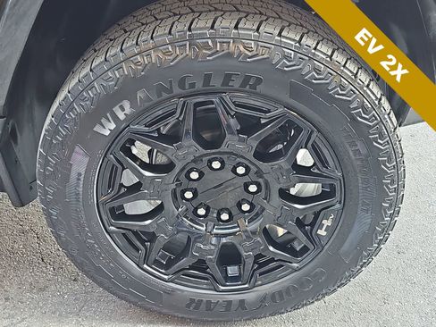 Used 2025 GMC Hummer EV 2X image 12