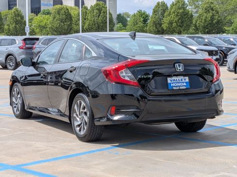 Certified 2018 Honda Civic EX image 8