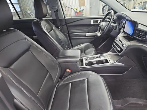 Used 2021 Ford Explorer XLT w/ Equipment Group 202A image 10