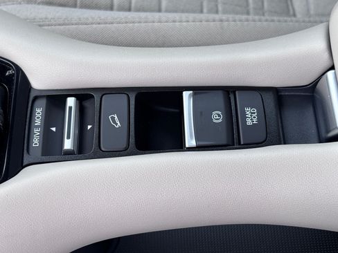 Certified 2026 Honda HR-V LX image 34