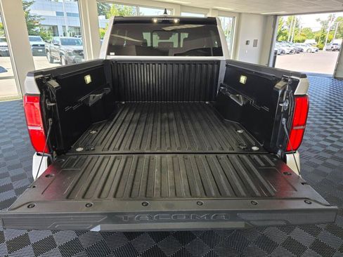 Certified 2025 Toyota Tacoma SR5 w/ SR5 Upgrade Package AWD/4WD image 14