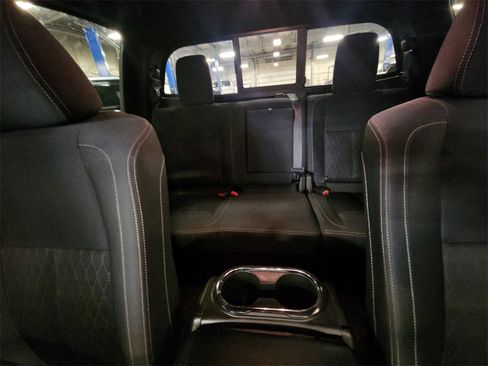 Used 2019 Nissan Titan SV w/ SV Convenience Package image 35