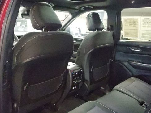 Used 2025 Jeep Grand Cherokee L Laredo RWD image 17