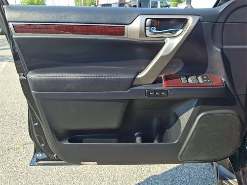 Used 2019 Lexus GX 460 image 12