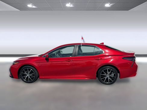 Used 2024 Toyota Camry SE FWD image 2