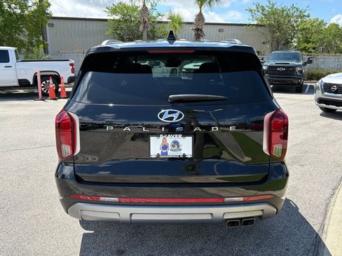 Used 2024 Hyundai Palisade Limited FWD image 5