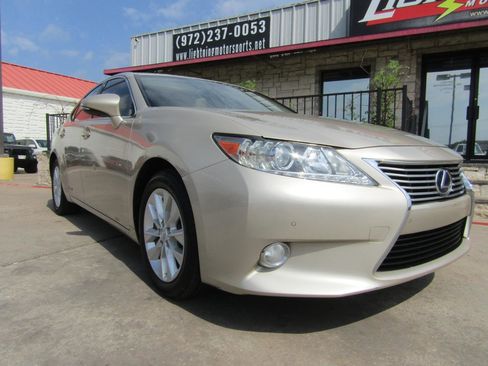 Used 2015 Lexus ES 300h w/ Premium Package w/Bamboo Trim image 6