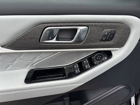 New 2026 Ford Explorer Platinum image 13