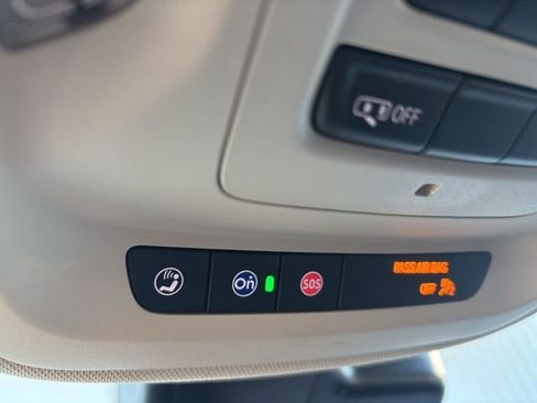 Used 2022 Buick Envision Avenir w/ Technology Package II image 24