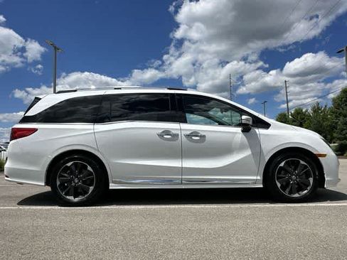 Used 2023 Honda Odyssey Elite image 3
