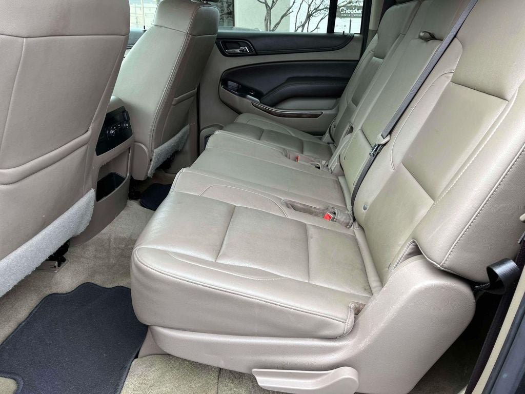 Used 2018 Chevrolet Suburban LT RWD image 16