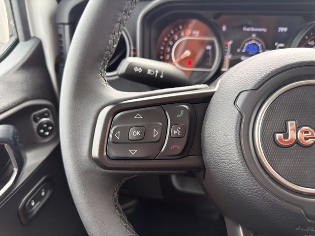 Used 2026 Jeep Gladiator Mojave AWD/4WD image 12