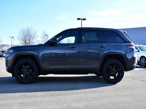 Used 2022 Jeep Grand Cherokee Altitude image 4