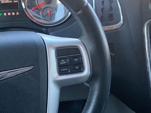 Used 2014 Chrysler Town & Country Touring image 17