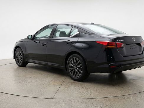 Used 2025 Nissan Altima 2.5 SV FWD image 6