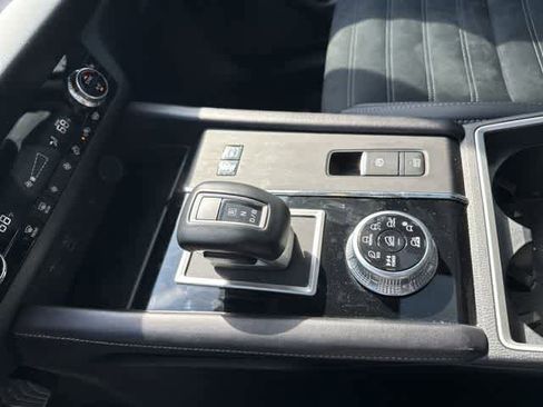 Used 2025 Mitsubishi Outlander SE AWD/4WD image 9