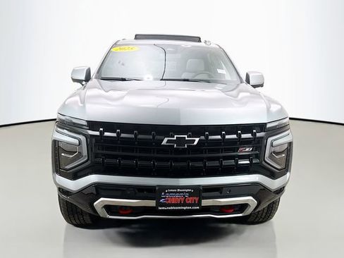 Used 2025 Chevrolet Suburban Z71 w/ Comfort Package image 2