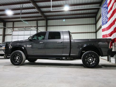 Used 2018 RAM 2500 Laramie w/ Off Road Package AWD/4WD image 6