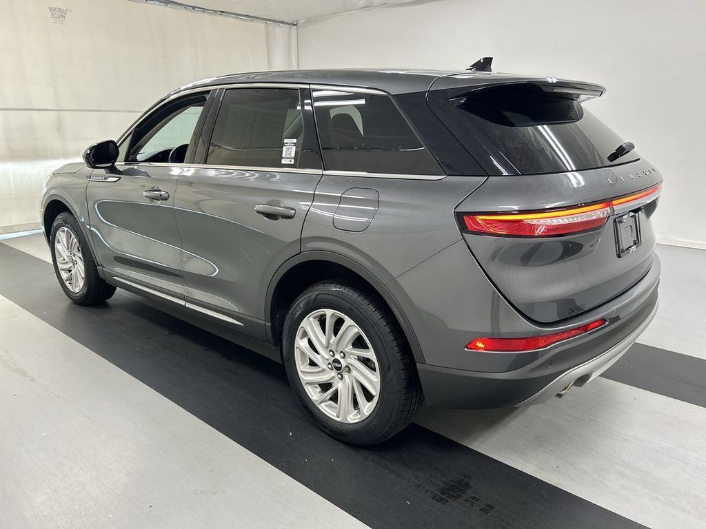 Used 2023 Lincoln Corsair AWD image 7