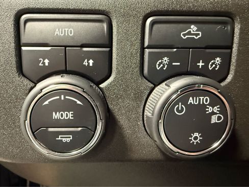 Used 2023 Chevrolet Silverado 1500 LT AWD/4WD image 26