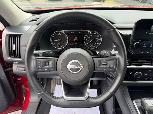 Used 2023 Nissan Pathfinder SL AWD/4WD image 21
